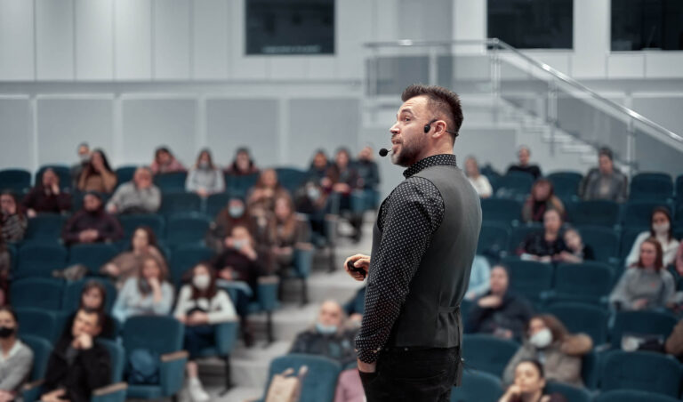 Cei mai buni 5 vorbitori motivaționali din lume