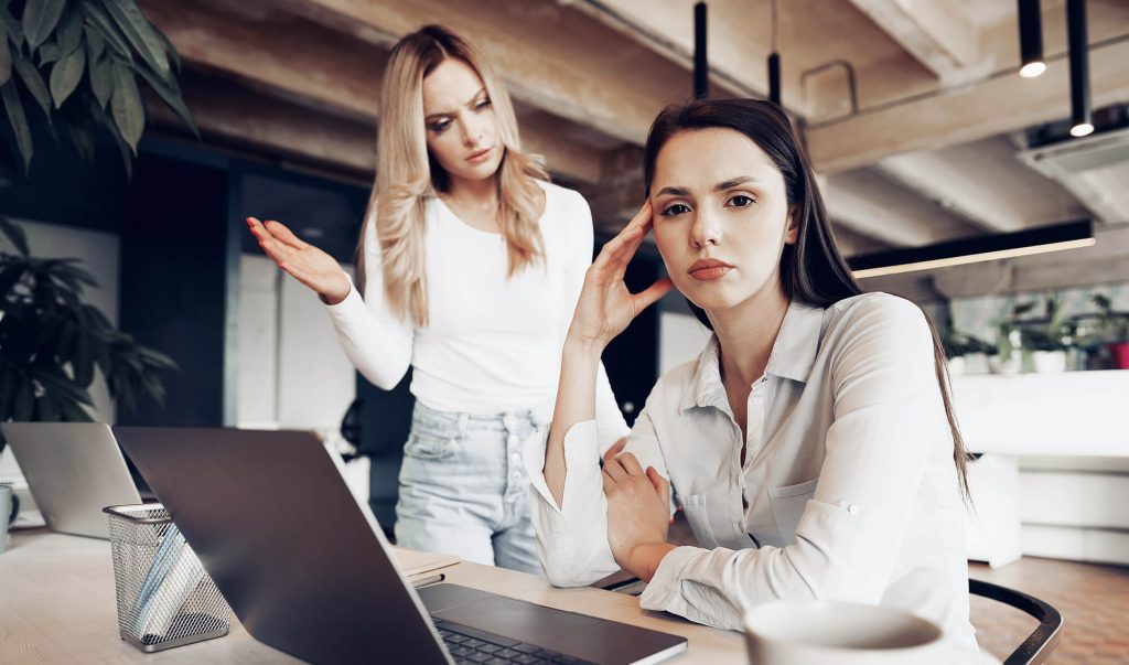 Discuție neproductivă între șef și angajat