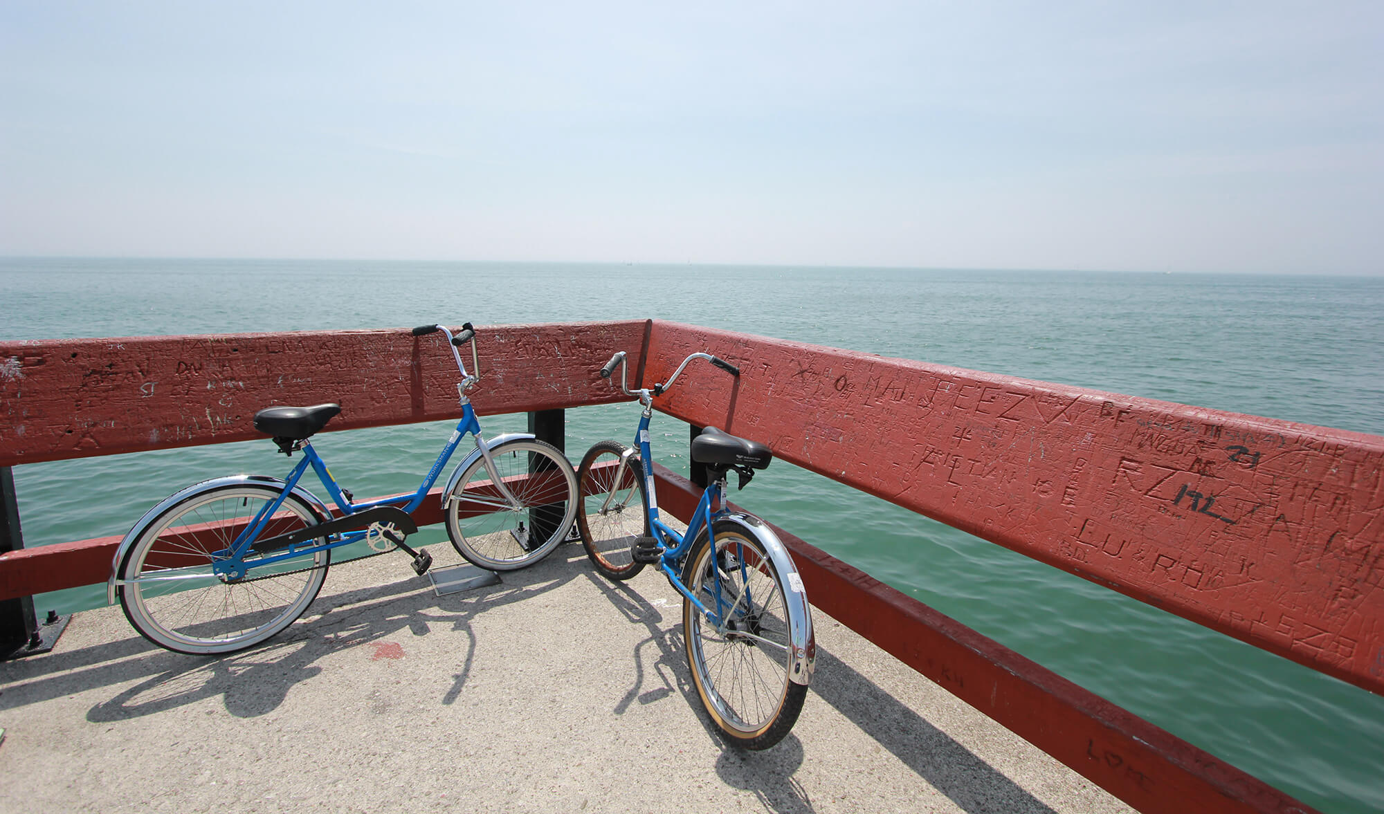 Biciclete lângă ocean